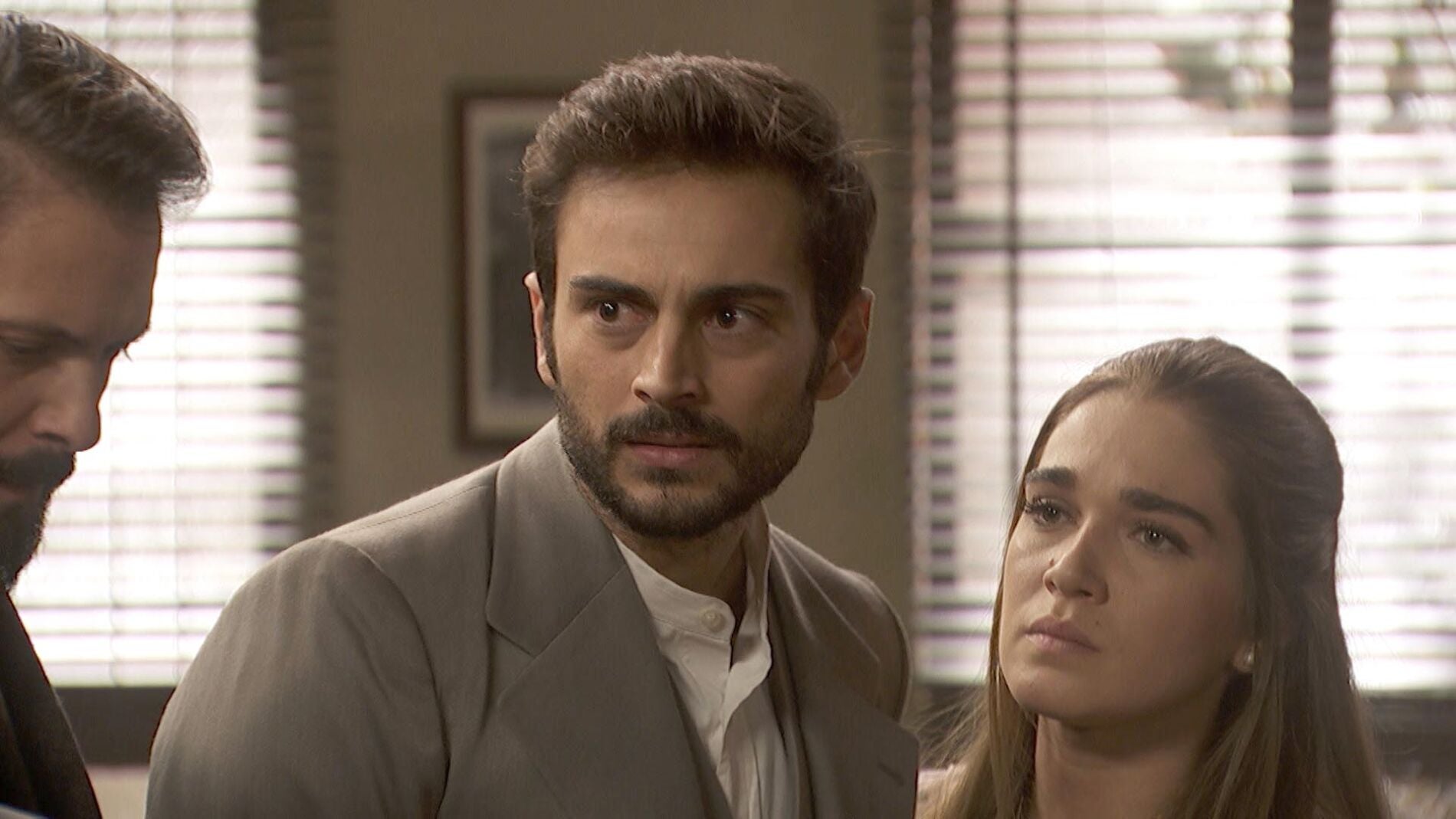 Sa&uacute;l defiende a Julieta: "No se atreva a amenazar a ninguna mujer" 
