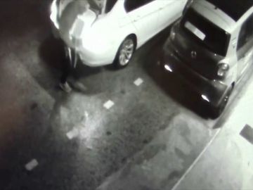 Detenidos tres sicarios por atentar con explosivos contra una vivienda y una nave industrial en Málaga Detenidos tres sicarios por atentar con explosivos contra una vivienda y una nave industrial en Málaga
