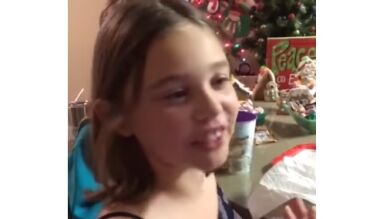 La niña que habló por teléfono con Trump sobre Papá Noel, ajena a la polémica: 