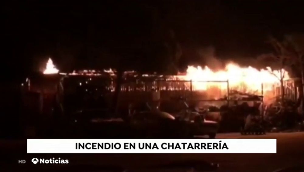 Incendio en una chatarrería de Loeches, en Madrid
