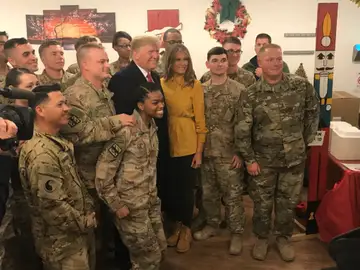 Trump y su esposa viajaron por sorpresa a Irak en Navidad para visitar tropas Trump y su esposa viajaron por sorpresa a Irak en Navidad para visitar tropas