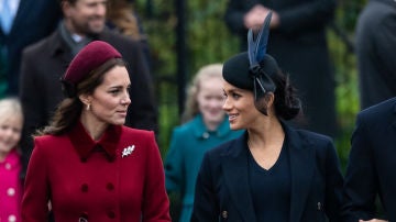 Meghan Markle y Kate Middleton durante la misa de Navidad