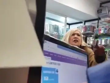 Episodio racista en una tienda de Madrid: "Tú no eres nada, los pasaportes y los DNI igual que se dan, se quitan" Episodio racista en una tienda de Madrid: "Tú no eres nada, los pasaportes y los DNI igual que se dan, se quitan"