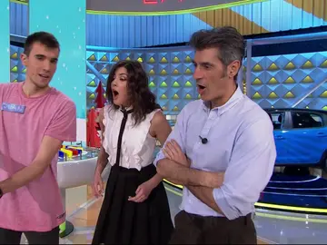 El truco de magia que deja boquiabiertos a Jorge Fernández y Laura Moure El truco de magia que deja boquiabiertos a Jorge Fernández y Laura Moure