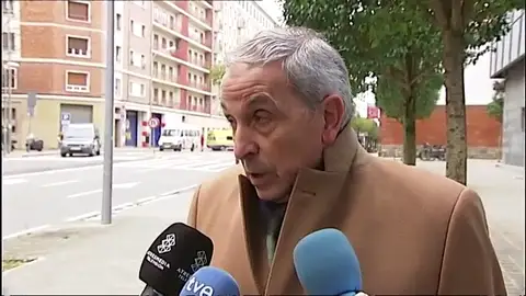 Los abogados de la víctima de la Manada esperan "un cambio de criterio" y que los cinco condenados reingresen en prisión Los abogados de la víctima de la Manada esperan "un cambio de criterio" y que los cinco condenados reingresen en prisión