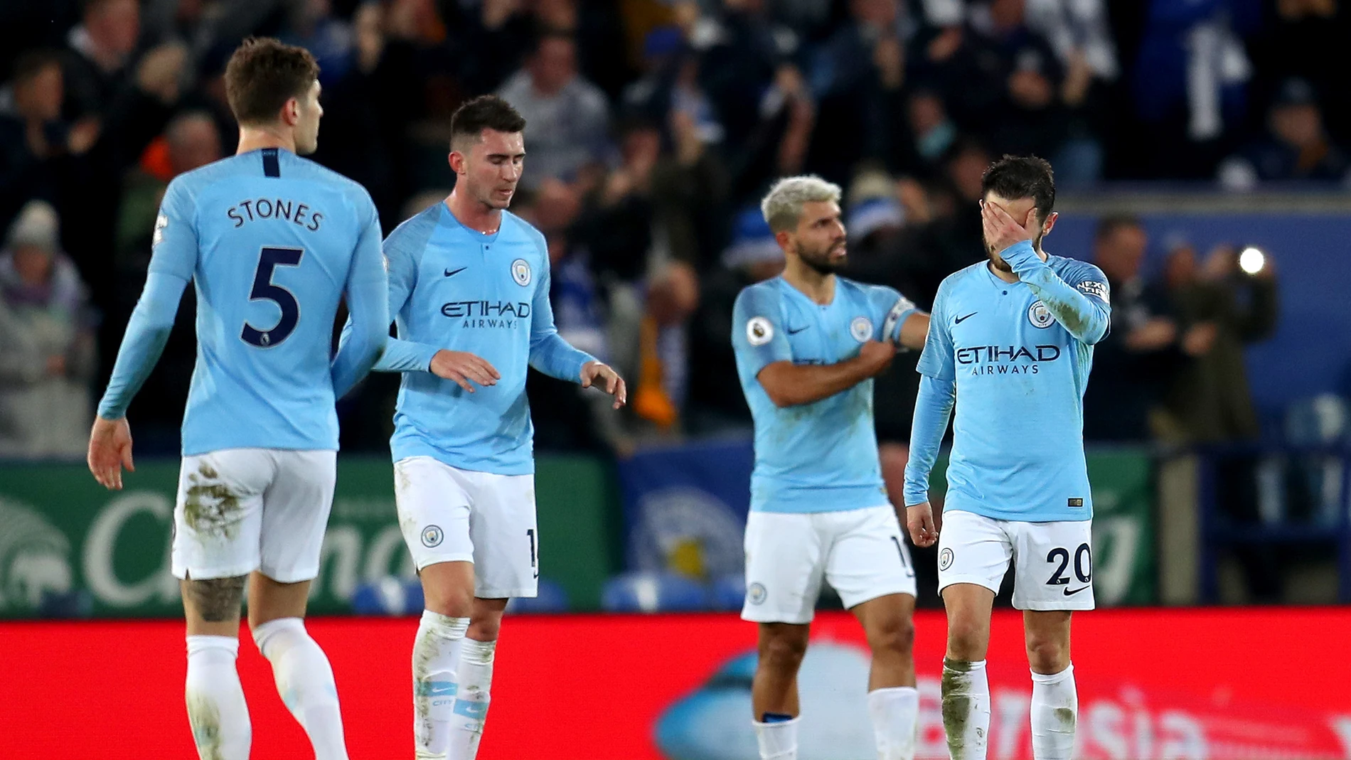 Los jugadores del City lamentan un gol en contra Los jugadores del City lamentan un gol en contra