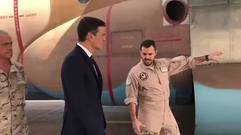Sánchez viaja por sorpresa a Mali para felicitar la Navidad a las tropas españolas Sánchez viaja por sorpresa a Mali para felicitar la Navidad a las tropas españolas