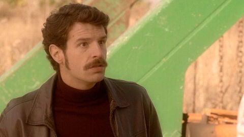 Carlos rememora su tensa conversación con Ángel, el hermano de Natalia