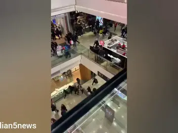 Un ruido siembra el caos en un centro comercial londinense Un ruido siembra el caos en un centro comercial londinense