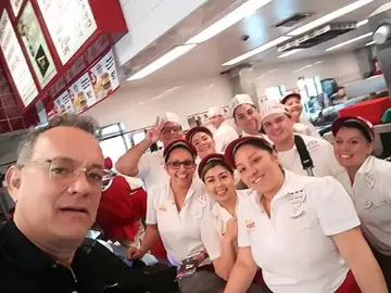 Tom Hanks en una hamburguesería Tom Hanks en una hamburguesería