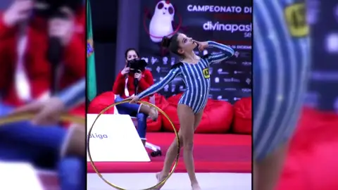 Polémica en la gimnasia rítmica: el equipo gallego se viste como los judíos de los campos de concentración Polémica en la gimnasia rítmica: el equipo gallego se viste como los judíos de los campos de concentración