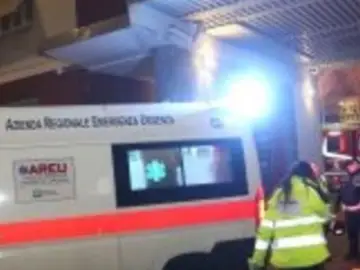 Una ambulancia atiende al aficionado del Inter atropellado Una ambulancia atiende al aficionado del Inter atropellado