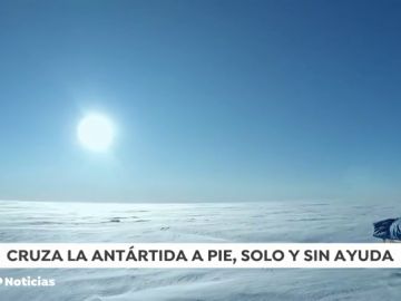 Un hombre recorre andando por primera vez la Antártida 