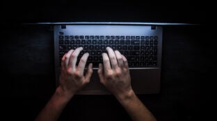 Imagen de archivo de un hacker