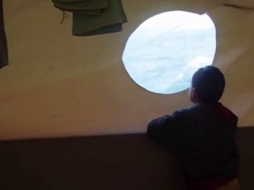 La ONG Sea-Watch pide un puerto seguro para desembarcar a los 32 inmigrantes rescatados