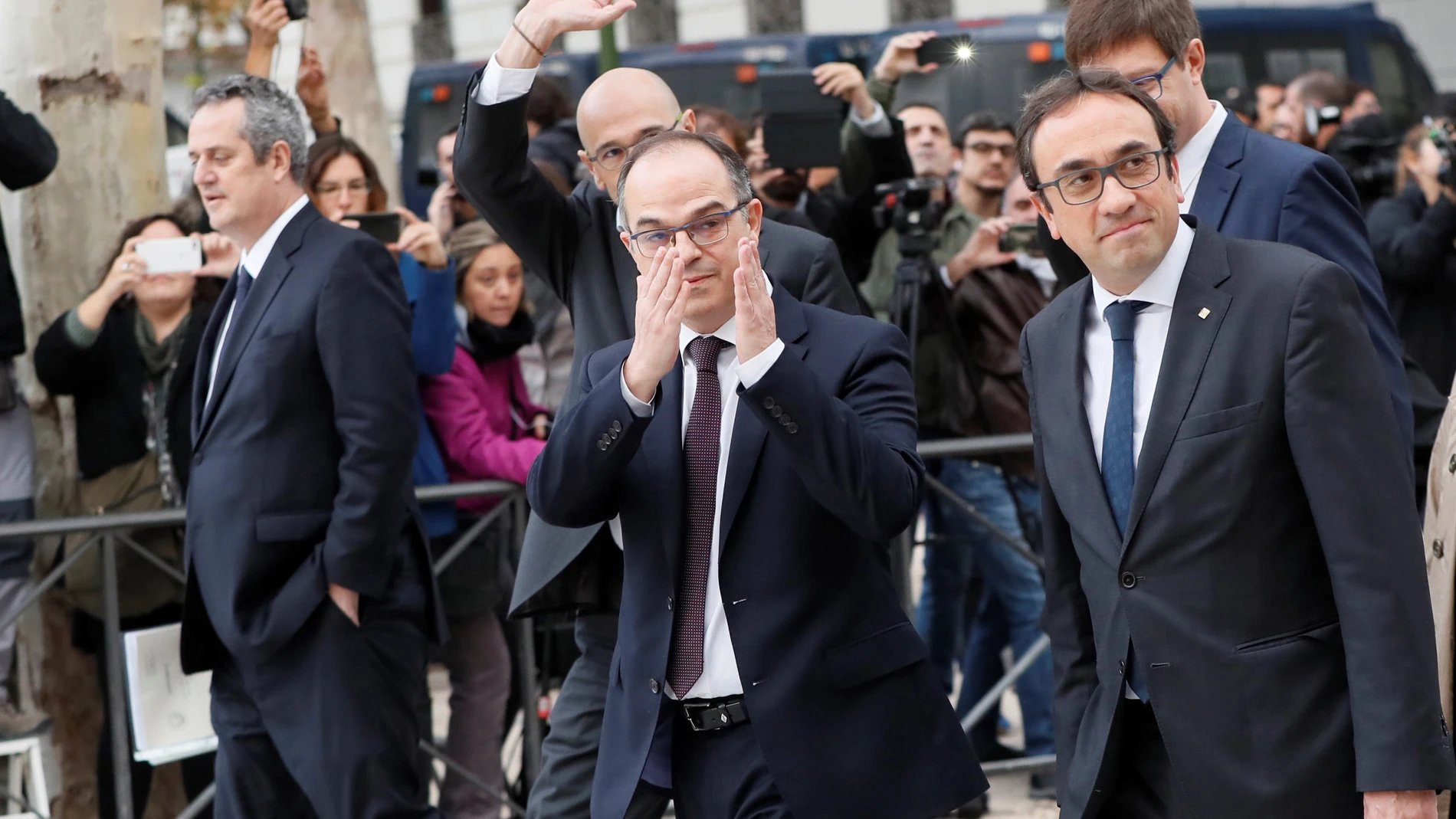 Los exmiembros del Govern Joaquín Forn, Raül Romeva, Jordi Turull y Josep Rull a su llegada a la Audiencia Nacional antes de una comparecencia ante el juez. Los exmiembros del Govern Joaquín Forn, Raül Romeva, Jordi Turull y Josep Rull a su llegada a la Audiencia Nacional antes de una comparecencia ante el juez.