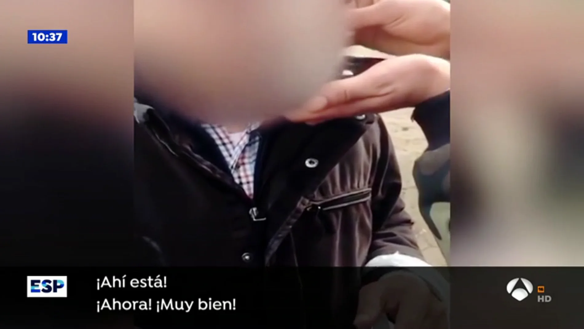 VÍDEO: Cuatro jóvenes obligan a un anciano a esnifar cocaína en Lugo