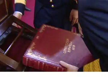 Se cumplen 40 años de la publicación de la Constitución en el BOE: un día después de lo que correspondía para evitar el Día de los Santos Inocentes Se cumplen 40 años de la publicación de la Constitución en el BOE: un día después de lo que correspondía para evitar el Día de los Santos Inocentes