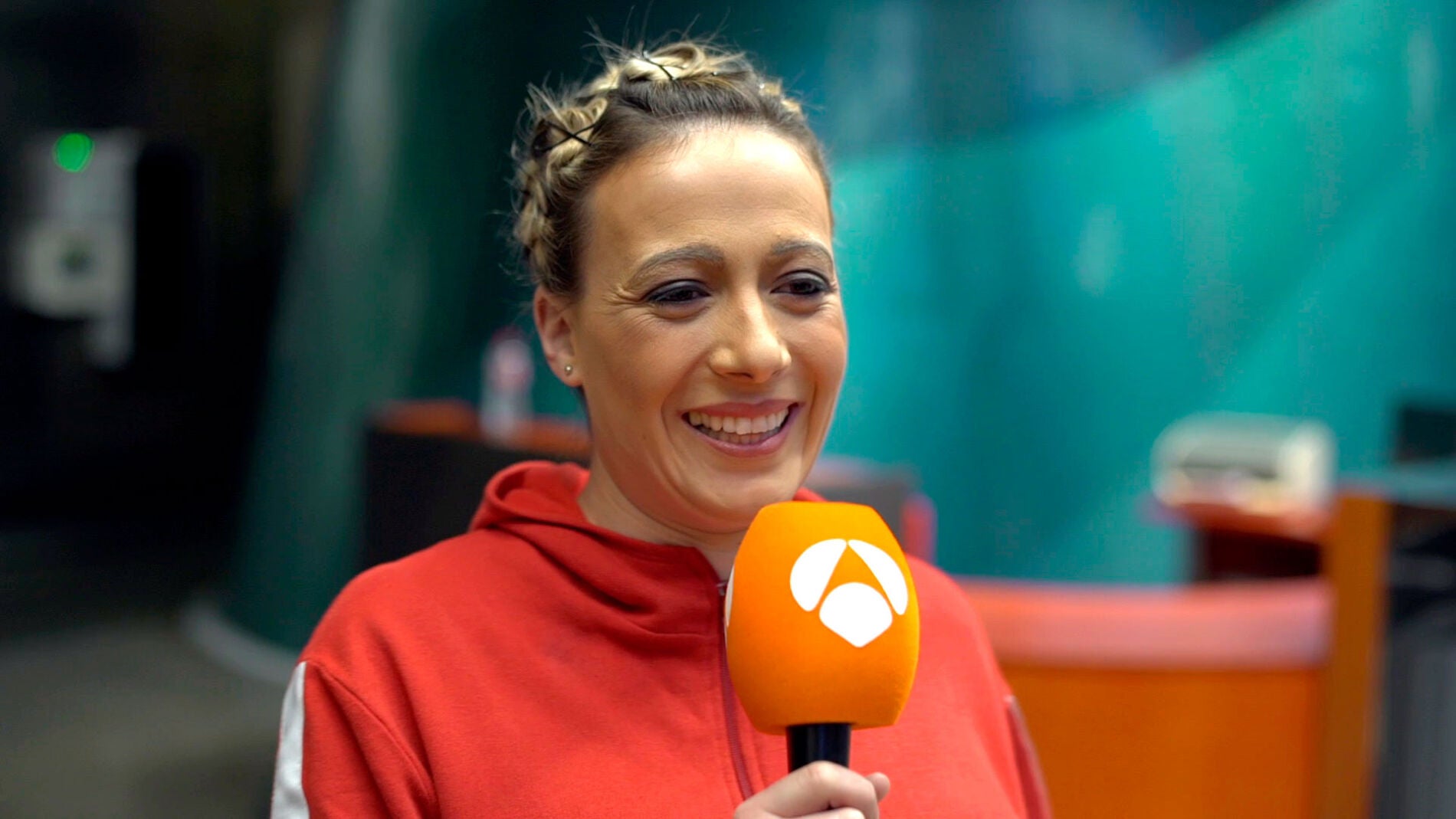 Mar&iacute;a Villal&oacute;n: "Cantar con Pablo Albor&aacute;n es lo m&aacute;s grande que me ha pasado en la vida"