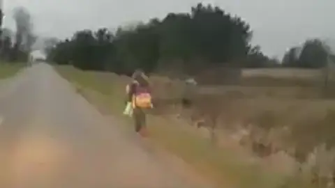 La lección de un padre a su hija por hacer 'bullying' a una compañera de clase La lección de un padre a su hija por hacer 'bullying' a una compañera de clase