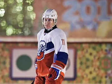 Vladimir Putin, jugando al hockey hielo Vladimir Putin, jugando al hockey hielo