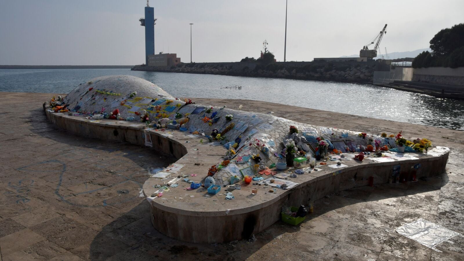 Los padres de Gabriel Cruz inauguran 'La Ballena', un monumento dedicado al pequeño
