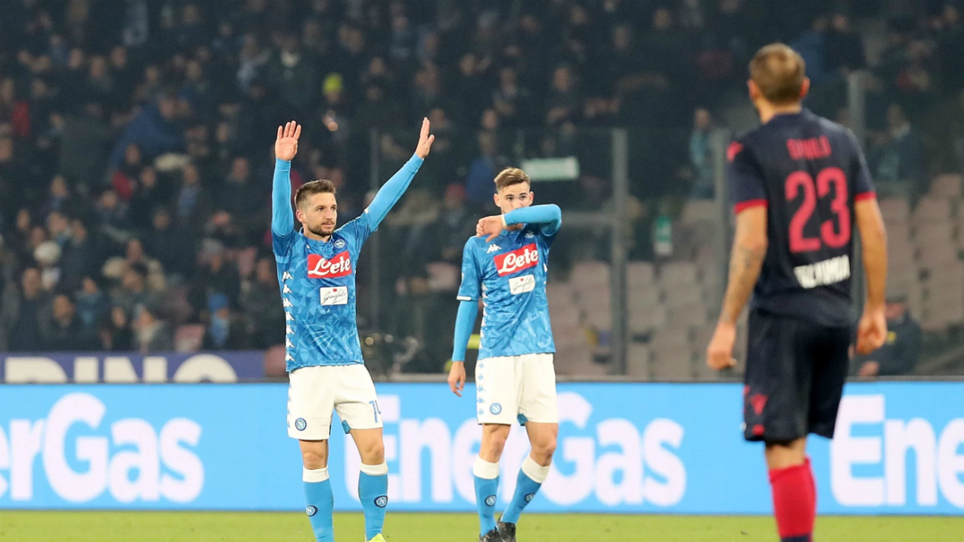 Mertens celebra un gol con el Nápoles Mertens celebra un gol con el Nápoles