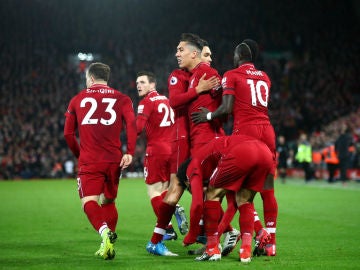 El Liverpool celebra un gol