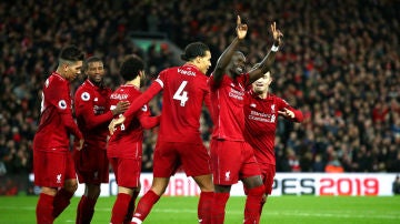 Mané celebra un gol con el Liverpool