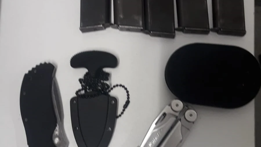 Los cargadores que portaba el detenido
