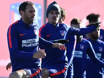 Godín y Griezmann, en un entrenamiento Godín y Griezmann, en un entrenamiento