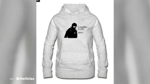Salen a la venta productos con la frase 'La Rep&uacute;blica no existe, idiota' que un mosso dijo a un manifestante el 21-D