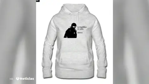 Salen a la venta productos con la frase 'La República no existe, idiota' que un mosso dijo a un manifestante el 21-D Salen a la venta productos con la frase 'La República no existe, idiota' que un mosso dijo a un manifestante el 21-D