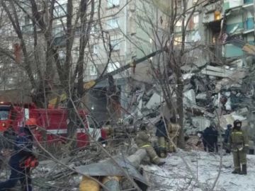 Cuatro muertos y 68 desaparecidos tras una explosión por una fuga de gas en un bloque de viviendas en Rusia