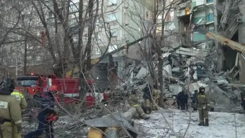 Cuatro muertos y 68 desaparecidos tras una explosión por una fuga de gas en un bloque de viviendas en Rusia Cuatro muertos y 68 desaparecidos tras una explosión por una fuga de gas en un bloque de viviendas en Rusia
