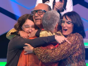 Espectacular pleno de 'Tu extremis me suena' con Montse, Cristina, José Corbacho y Silvia Abril Espectacular pleno de 'Tu extremis me suena' con Montse, Cristina, José Corbacho y Silvia Abril