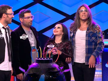 La intuición y el show de Mario Vaquerizo, protagonistas de la cuarta bomba de los 'Glamcampers' La intuición y el show de Mario Vaquerizo, protagonistas de la cuarta bomba de los 'Glamcampers'