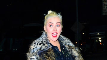 El extraño rubio que lleva ahora Christina Aguilera