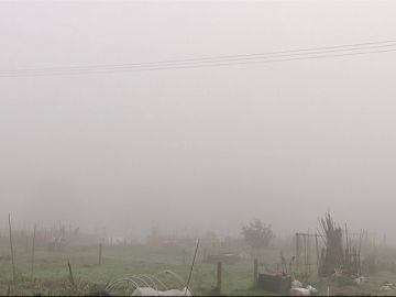 La niebla obliga a cerrar temporalmente el aeropuerto de Bilbao