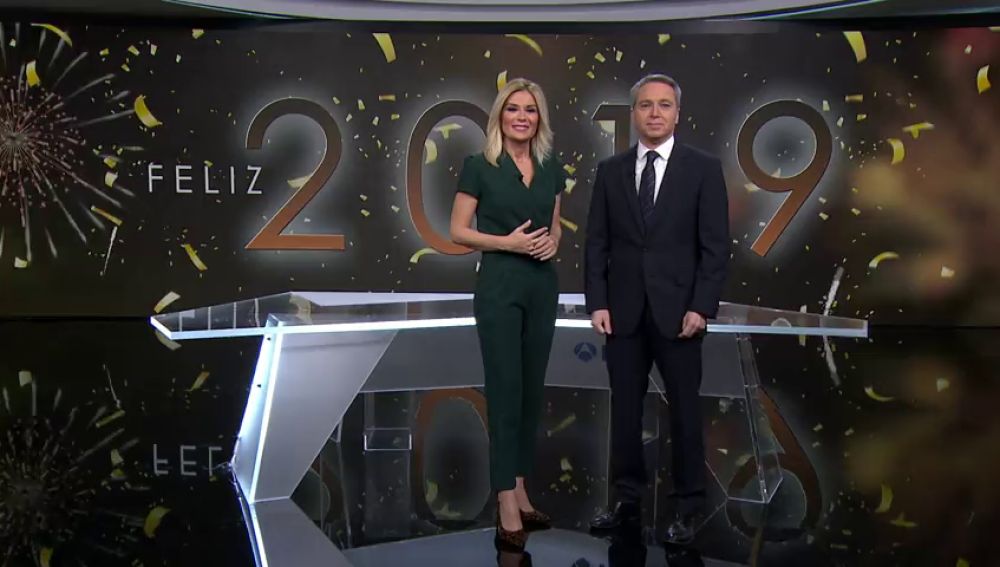 Los presentadores de Antena 3 Noticias felicitan el nuevo año