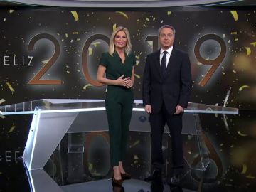 Los presentadores de Antena 3 Noticias felicitan el nuevo año