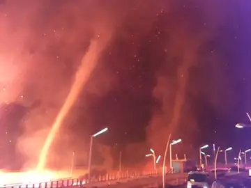En un Holanda un tornado de fuego arrasa con varias viviendas En un Holanda un tornado de fuego arrasa con varias viviendas