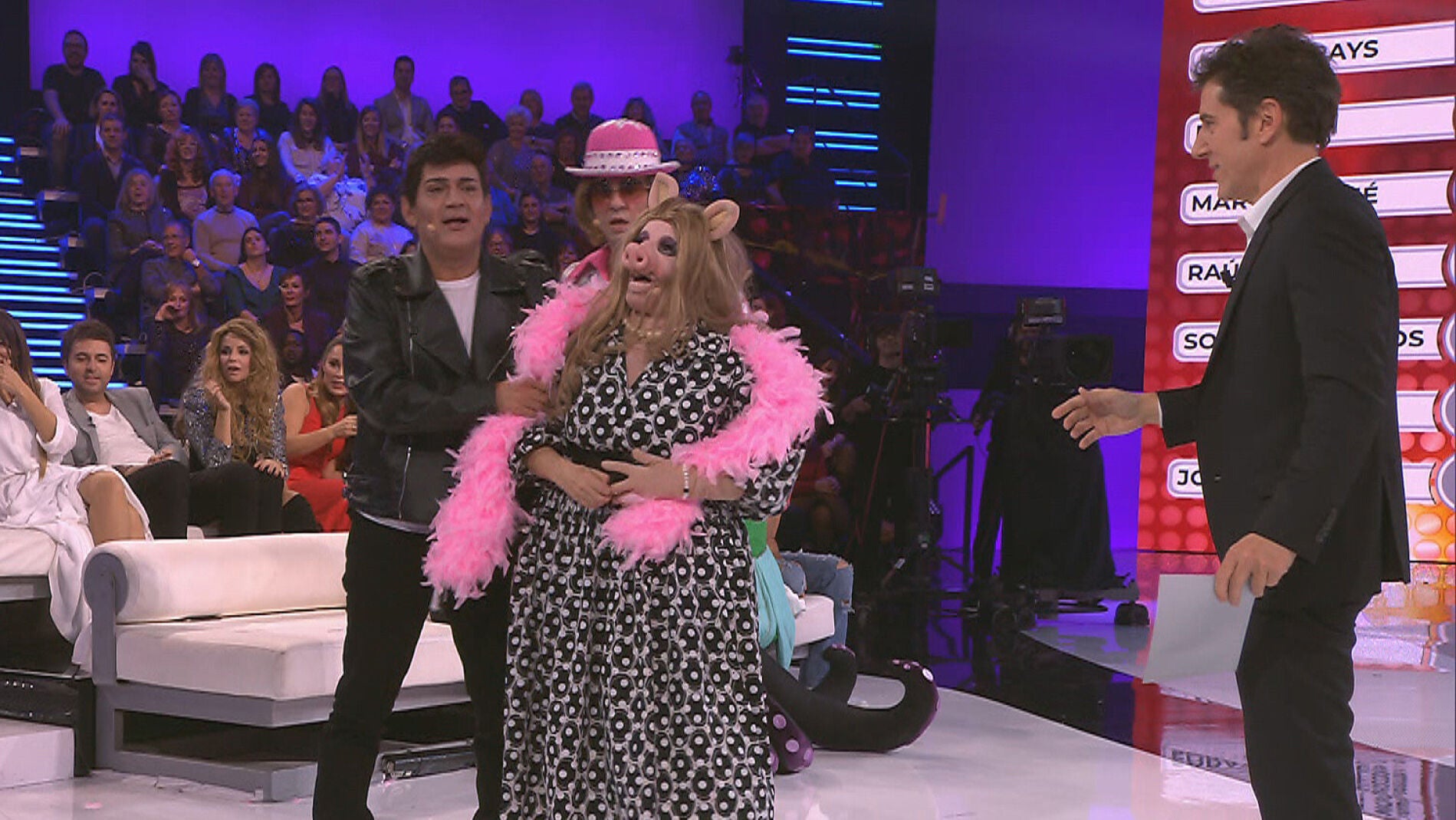 La cerdita Peggy pierde los papeles y saca su lado m&aacute;s salvaje con el p&uacute;blico 