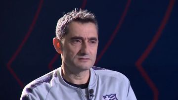 Ernesto Valverde, durante la entrevista con Barça TV