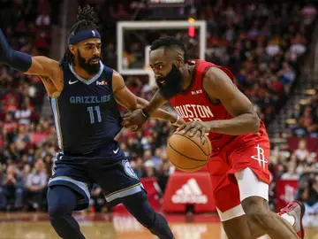James Harden, en acción contra los Memphis Grizzlies James Harden, en acción contra los Memphis Grizzlies