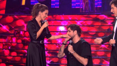 Manu Sánchez se pone a los pies de India Martínez tras su gran actuación como Antonio Orozco y Niña Pastori