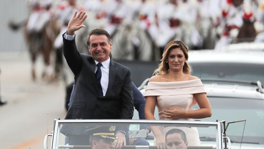 Bolsonaro junto a su esposa antes de su toma de posesión