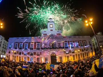 Puerta del Sol de Madrid dando la bienvenida a 2019 Puerta del Sol de Madrid dando la bienvenida a 2019