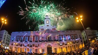 Los otorrinos piden que se aumente a 5 segundos el tiempo entre campanadas en Nochevieja para evitar atragantamientos