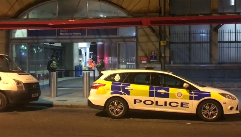 Detenido un hombre tras herir con un cuchillo a tres personas en una estación de metro de Manchester